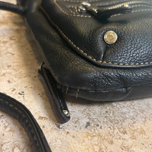 Tignanello Black Leather Crossbody Organizer Bag Purse Organizer Travel EUC - Picture 8 of 9